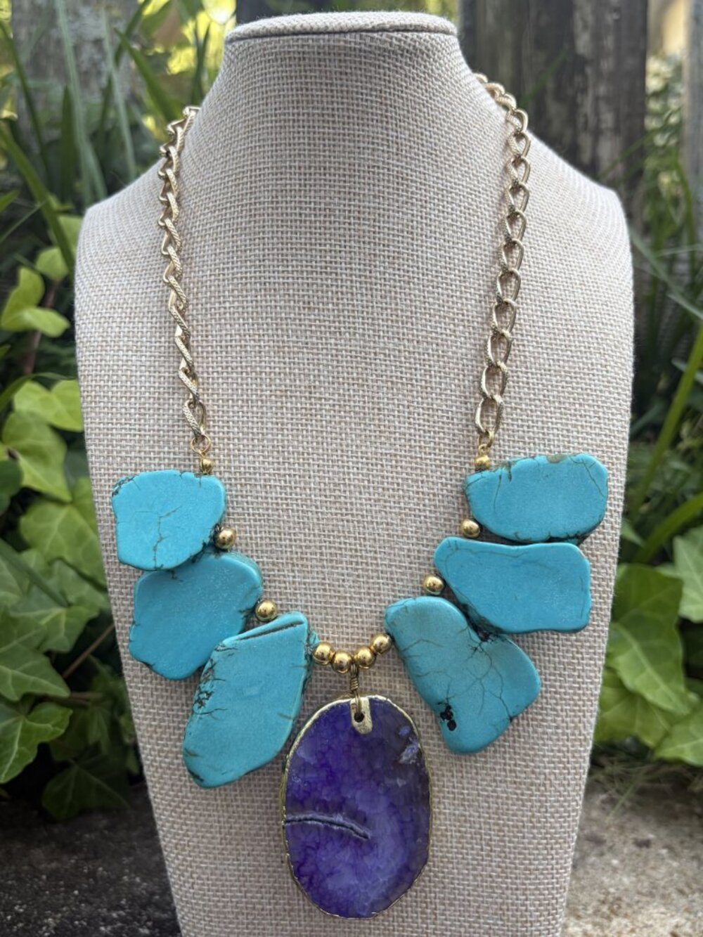 Chicos Turquoise Blue Purple Agate Slice Statement Necklace Gold Tone Chain Boho